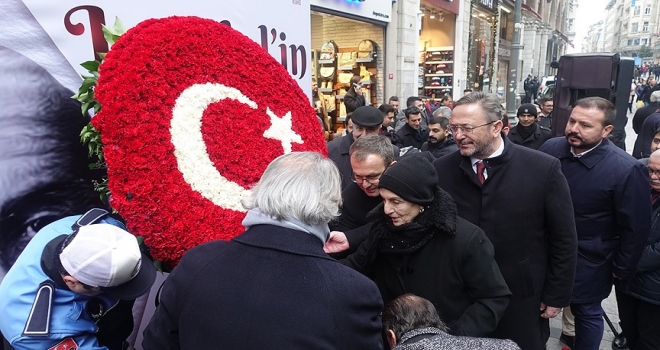 Mehmet Akif Ersoy hayatını kaybettiği dairenin önünde anıldı