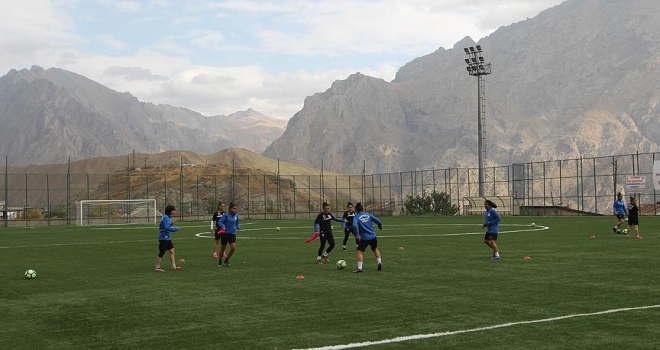 Hakkarili kadınların futbol başarısı