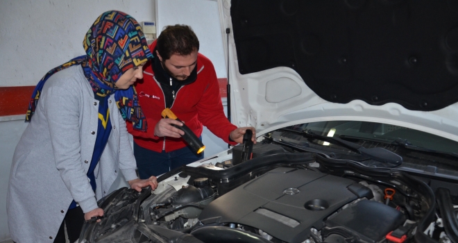 Kadın girişimci, KOSGEB desteğiyle oto bakımcı oldu