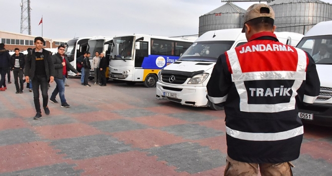 Okul servis araçları jandarmanın takibinde 