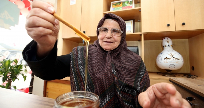 Hanife nine 73 yaşında iş hayatına atıldı