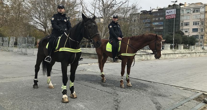 Taksim'de atlı polisler göreve başladı