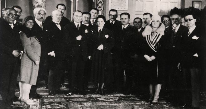 Genelkurmay arşivlerinden Atatürk ve Türk kadını
