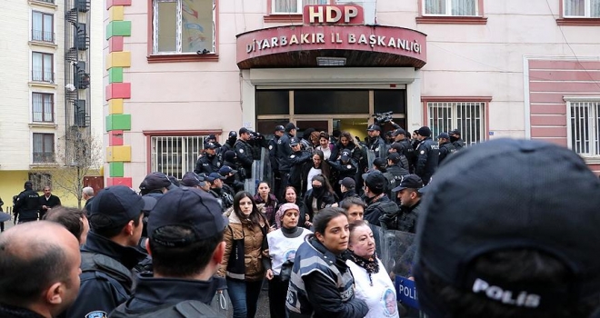 Diyarbakır'da terör operasyonu: 25 gözaltı