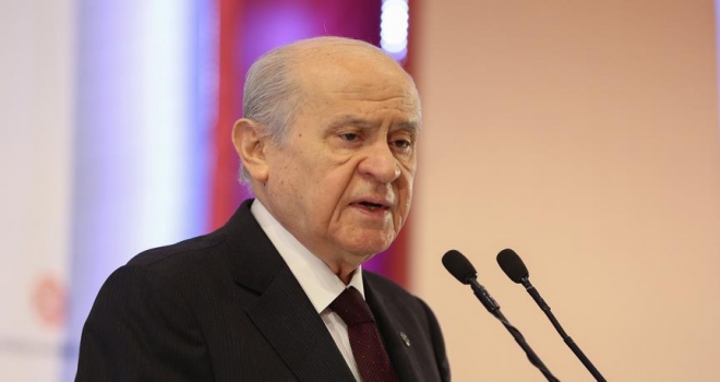 Bahçeli: Sanatın siyasetteki sertlikleri yumuşatacağı kanaatindeyim