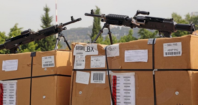 'Suudi Arabistan ve BAE, ABD silahlarını El Kaide'ye satıyor' 