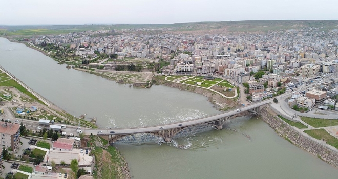 Devlet Cizre'de terörün izini sildi 