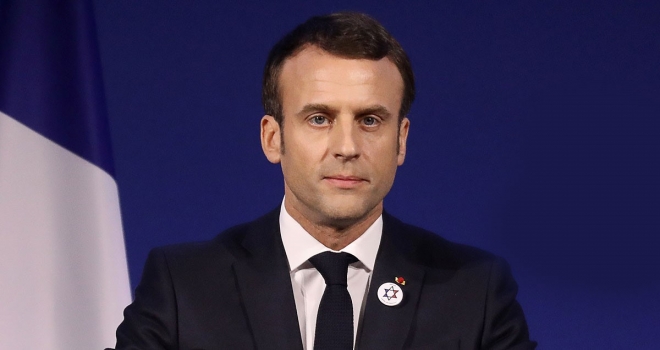 Macron'un belediye binalarındaki portreleri çalındı