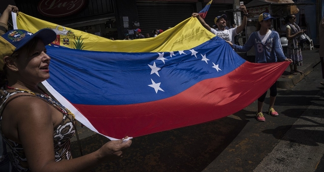 Venezuela'da muhalefet 'yardımları' beyaz giyerek ülkeye sokmayı deneyecek