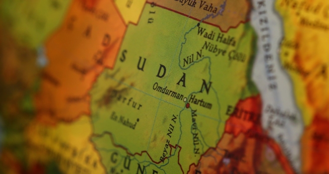 Sudan'da bakanların çoğu ve valilerin tamamı değiştirildi
