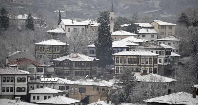 Safranbolu konakları beyaza büründü