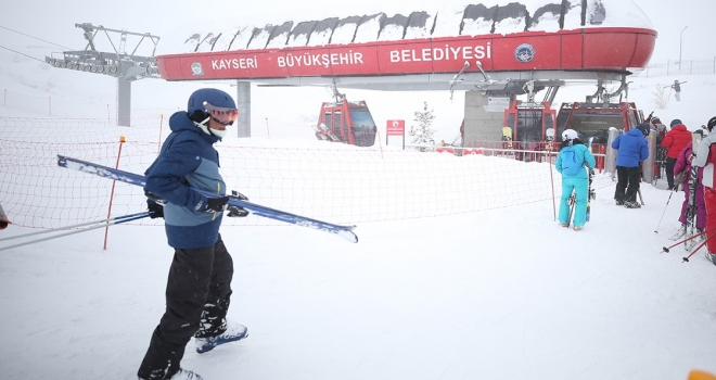 Erciyes'te kar kalınlığı 2 metreye yaklaştı