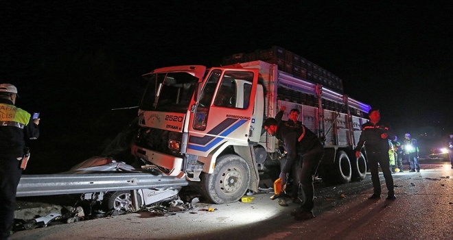 Mersin'de trafik kazası: 1 polis şehit, 2'si polis 8 yaralı