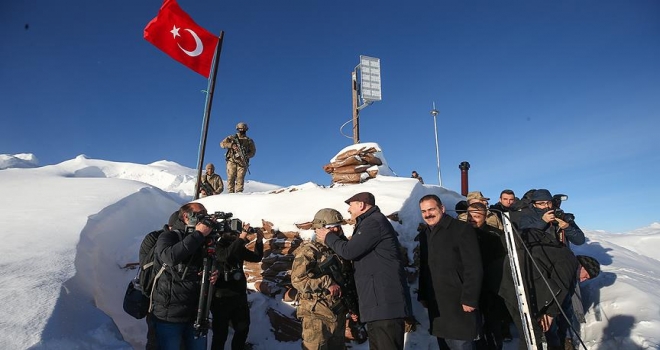 İçişleri Bakanı Soylu üs bölgesini ziyaret etti