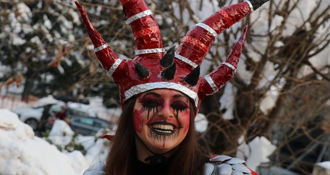 Makedonya'da 1400 yıllık karnaval renkli görüntülere sahne oldu