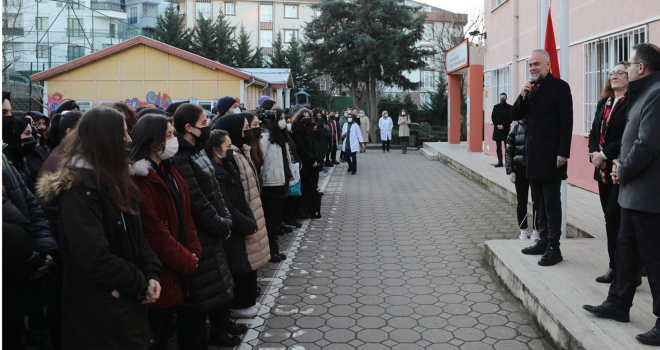 ÇEKMEKÖY'DE ÖĞRENCİLERE EĞİTİM DESTEĞİ