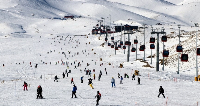 Yılbaşında kayakseverlerin tercihi Erciyes