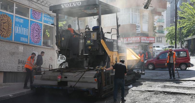 GAZİOSMANPAŞA'DA ASFALTLAMA ÇALIŞMALARI ARALIKSIZ SÜRÜYOR