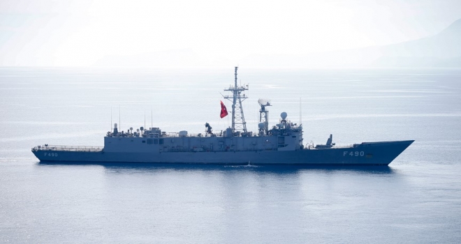 Türk Donanması Hollandalı askerlerin yardım talebine kayıtsız kalmadı