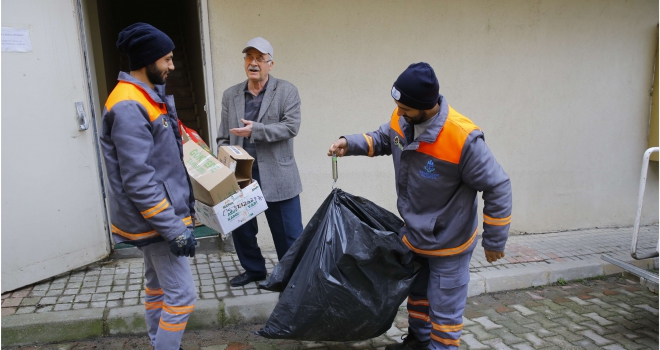 BAŞAKŞEHİRLİ ÇEVRECİ 50 TON ATIĞI GERİ DÖNÜŞÜME KAZANDIRDI