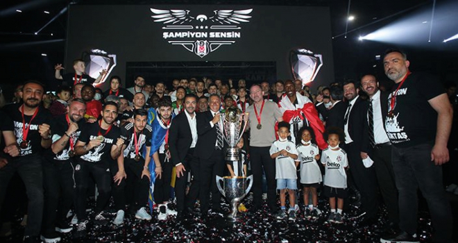 Şampiyon Beşiktaş Kupalarına Kavuştu