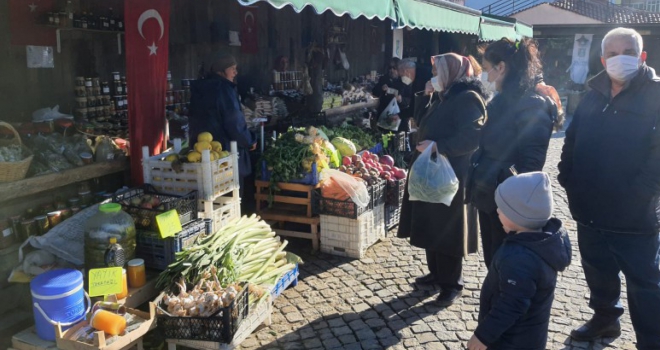 SİLİVRİ KÖY PAZARI VATANDAŞI UCUZ GIDA İLE BULUŞTURUYOR