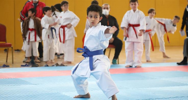 KARATE İL MÜSABAKALARINDA GAZİOSMANPAŞALI ÇOCUKLARDAN 8 MADALYA