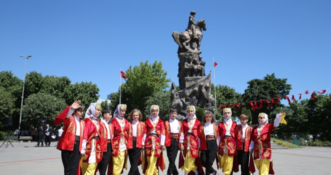 İSTANBUL’UN FETHİ BAYRAMPAŞA’DA COŞKUYLA KUTLANDI