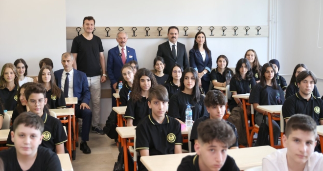 BAYRAMPAŞA'DA YENİ DÖNEM YENİ OKULLA BAŞLADI