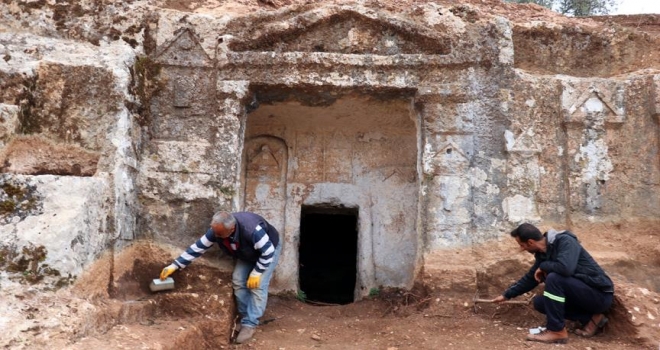 Roma dönemi mezarları gün yüzüne çıkarılıyor