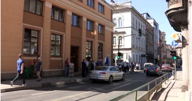 Saraybosna'da 25 Yıl Önce Yaşanan Pazar Yeri Katliamının Kurbanları Anıldı