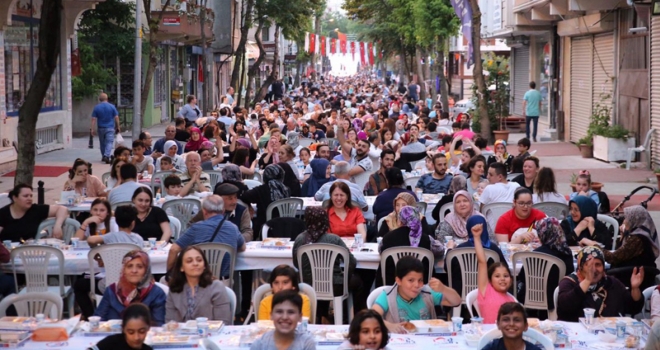 BAYRAMPAŞA BELEDİYESİ ON BİNLERCE KOMŞUYU İFTARDA BULUŞTURDU