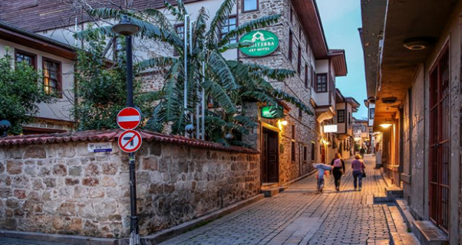 Antalya'nın geçmişe açılan kapısı 'Kaleiçi'
