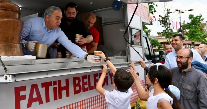 Fatih Camisi’nde Bayram Sabahı Coşkusu