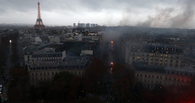 Paris'teki son gösterin faturası ağır oldu