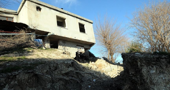 Osmaniye'deki heyelanda 50 ev hasar gördü