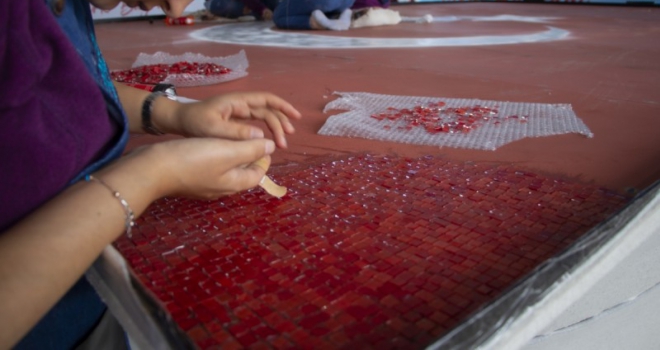 Dünyanın en büyük cam mozaik 'Türk Bayrağı' yapılıyor