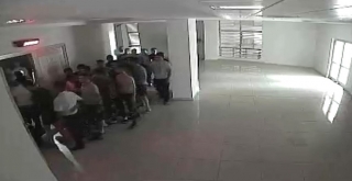 Darbecilerin 225 askeri rehin aldıkları anların görüntüleri