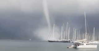 Marmaris'te hortum yat ve otomobillere zarar verdi