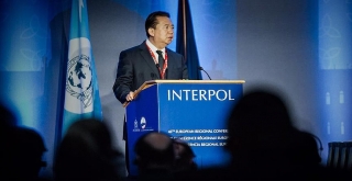 Eski Interpol Başkanının eşi Fransa'dan sığınma istedi