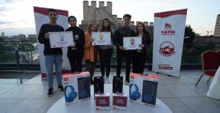 FATİH'TE KELİMELERİN DÜELLOSUNA YOĞUN İLGİ