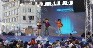 ESENLER'DE MİNİKLER ‘TEKNOLOJİK TAYFA’ İLE EĞLENDİ