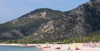 Kasımda deniz ve yamaç paraşütü keyfi