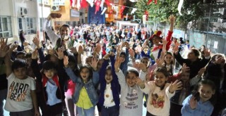 BAYRAMPAŞALI ÇOCUKLAR DOYASIYA EĞLENİYOR