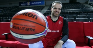 Milli basketbolcu Oğuz Savaş: İspanya'yı yenersek avantaj yakalarız